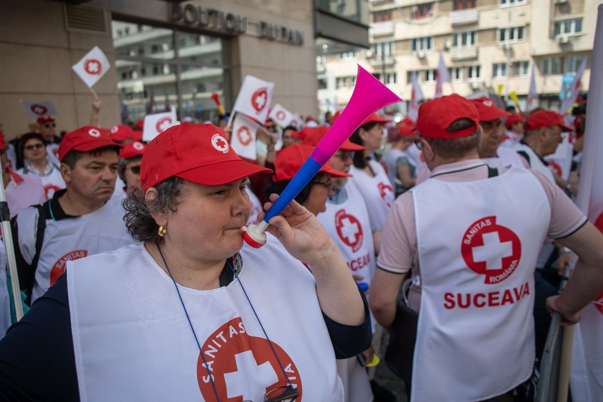 Sanitas amenință cu greva dacă Guvernul nu renunță la reducerea fondului de salarii cu 10%