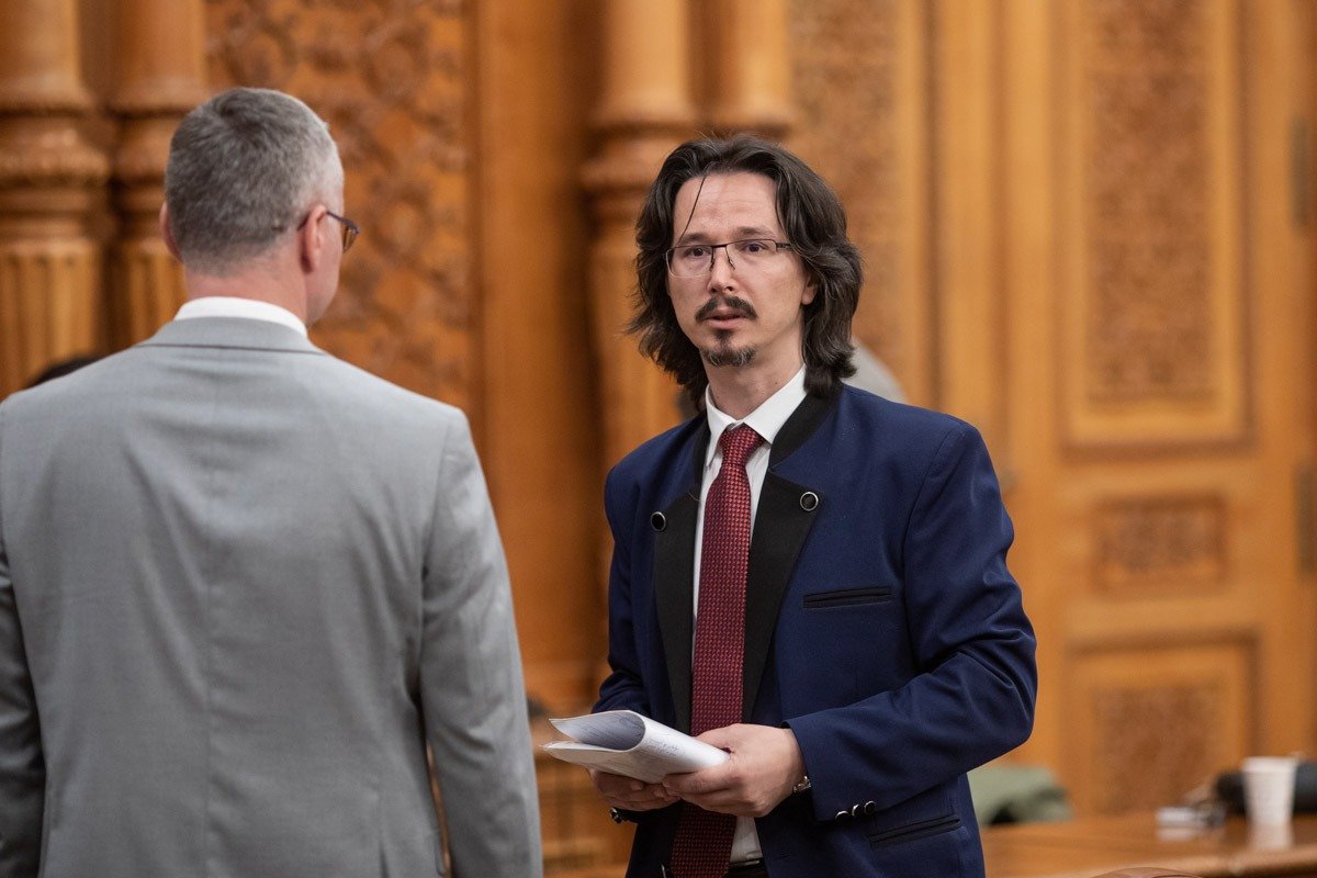 Medicul decide dacă răspunde sau nu