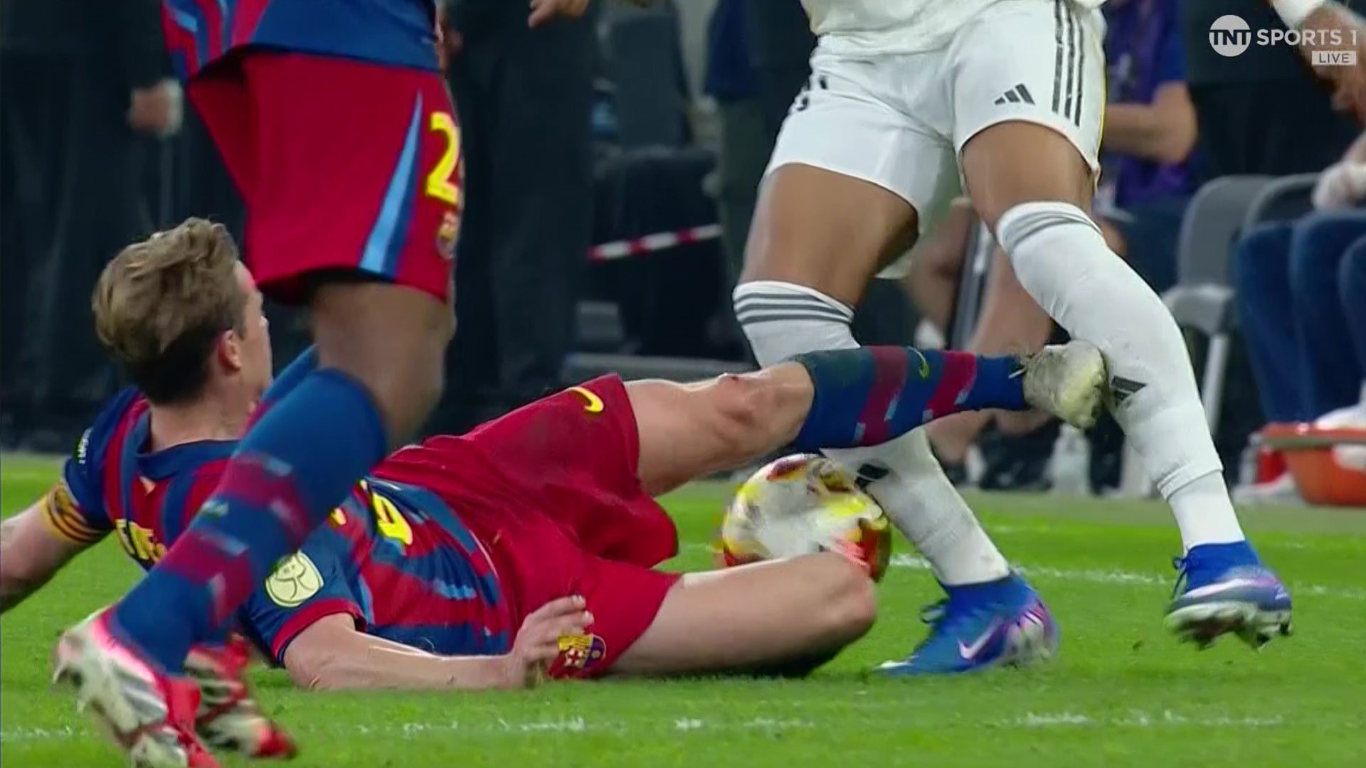 'He's lost his head' - Barcelona star Frenkie de Jong shown straight red card for horror tackle on Kylian Mbappe