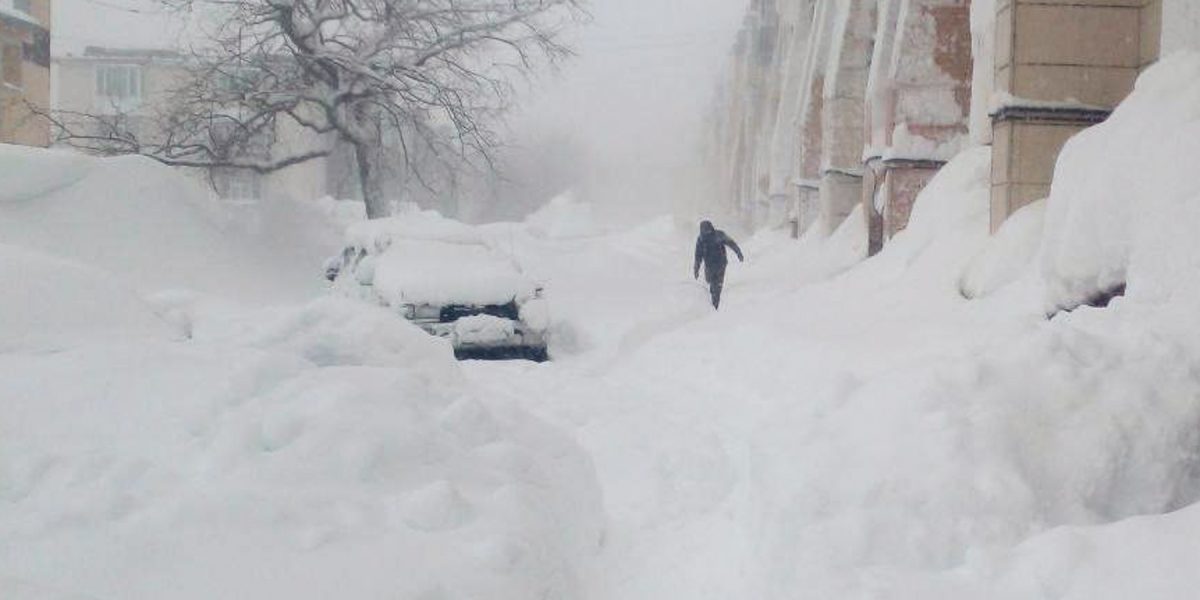 Zăpadă de patru metri în peninsula rusă Kamceatka: doi morți, oameni rămași captivi în case și zeci de zboruri anulate
