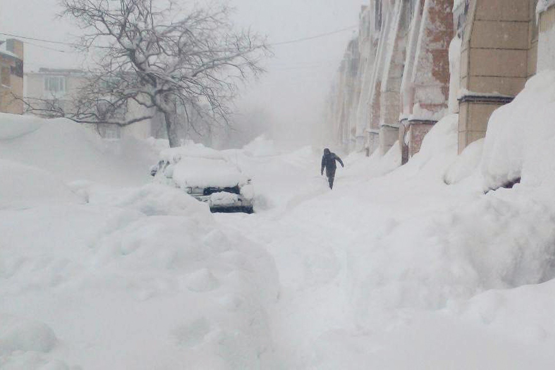 Zăpadă de patru metri în peninsula rusă Kamceatka: doi morți, oameni rămași captivi în case și zeci de zboruri anulate