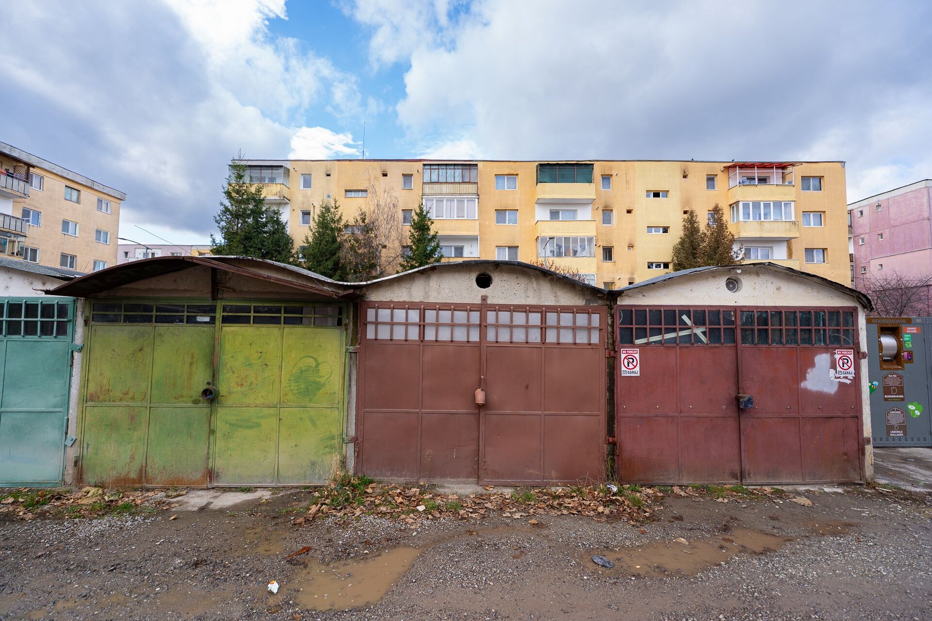 Primăria Sfântu Gheorghe reduce redevența pentru garaje, condiționat de reparații