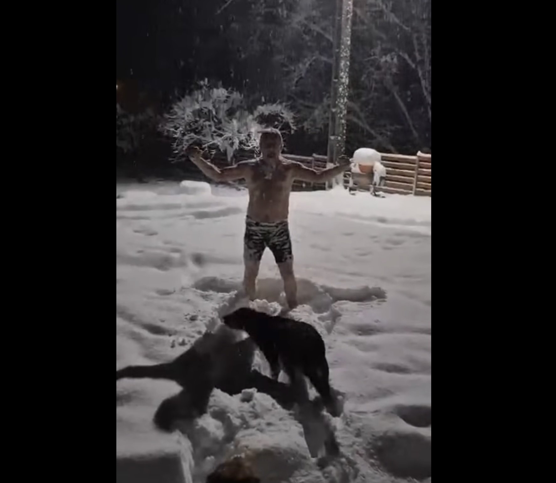 Fostul șef ANAF, filmat dezbrăcat în zăpadă