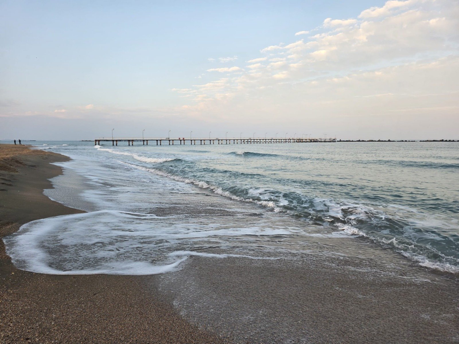 Nicuşor Dan atacă la CCR legea plajelor