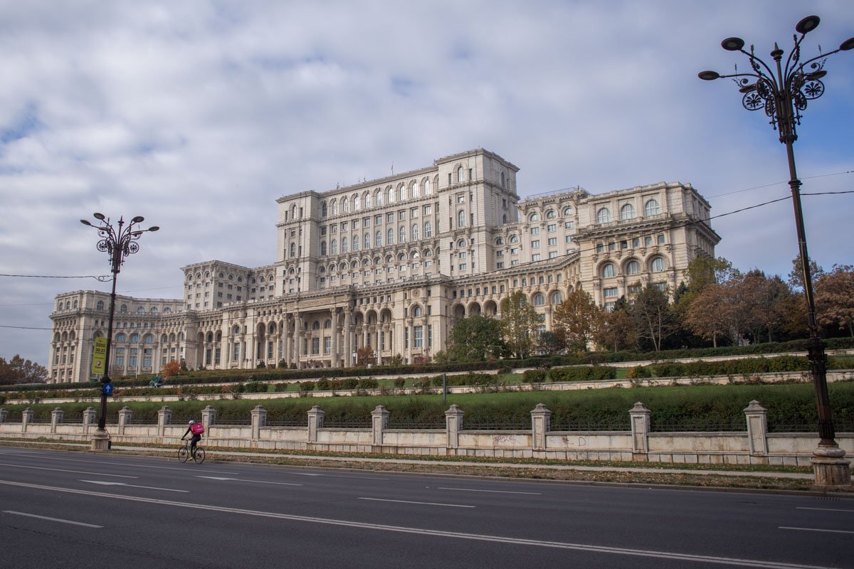 Camera Deputaților atribuie din nou concesiunea bufetului din Palatul Parlamentului pentru 1,8 milioane lei