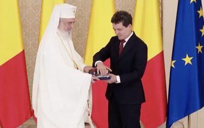 IPS-Daniel-primeste-o-decoratie-de-la-Nicusor-Dan-e1761587780224.jpg - PressHub24