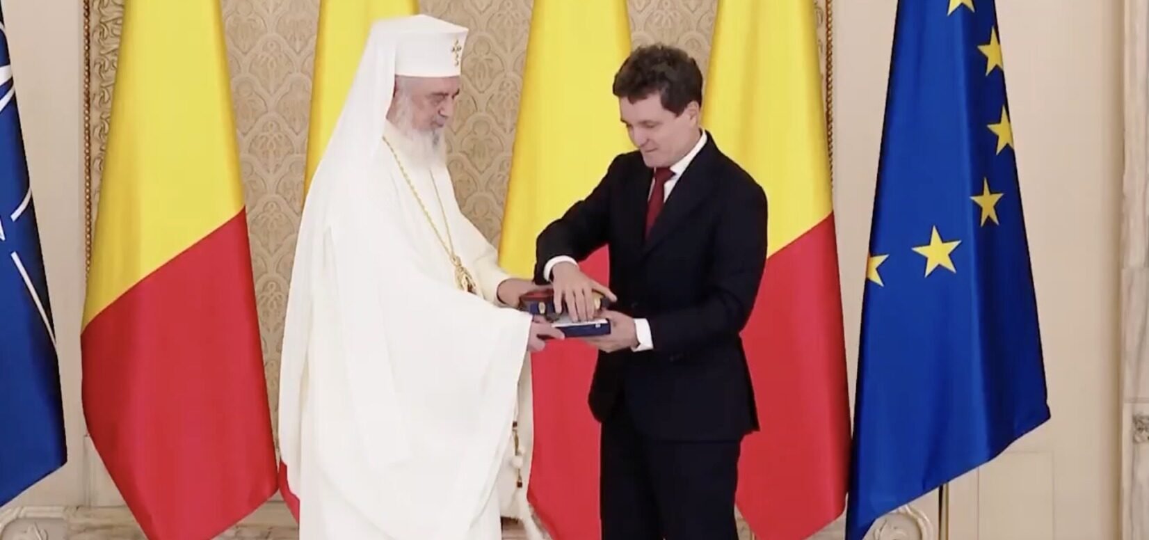 Nicușor Dan a primit cadouri în valoare de 10.000 euro în 2025, cel mai scump fiind o fotografie autograf de la Regele Charles