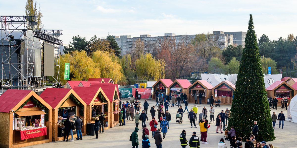 Zi caldă la un târg de iarnă din București. Foto: Cristina Ionescu