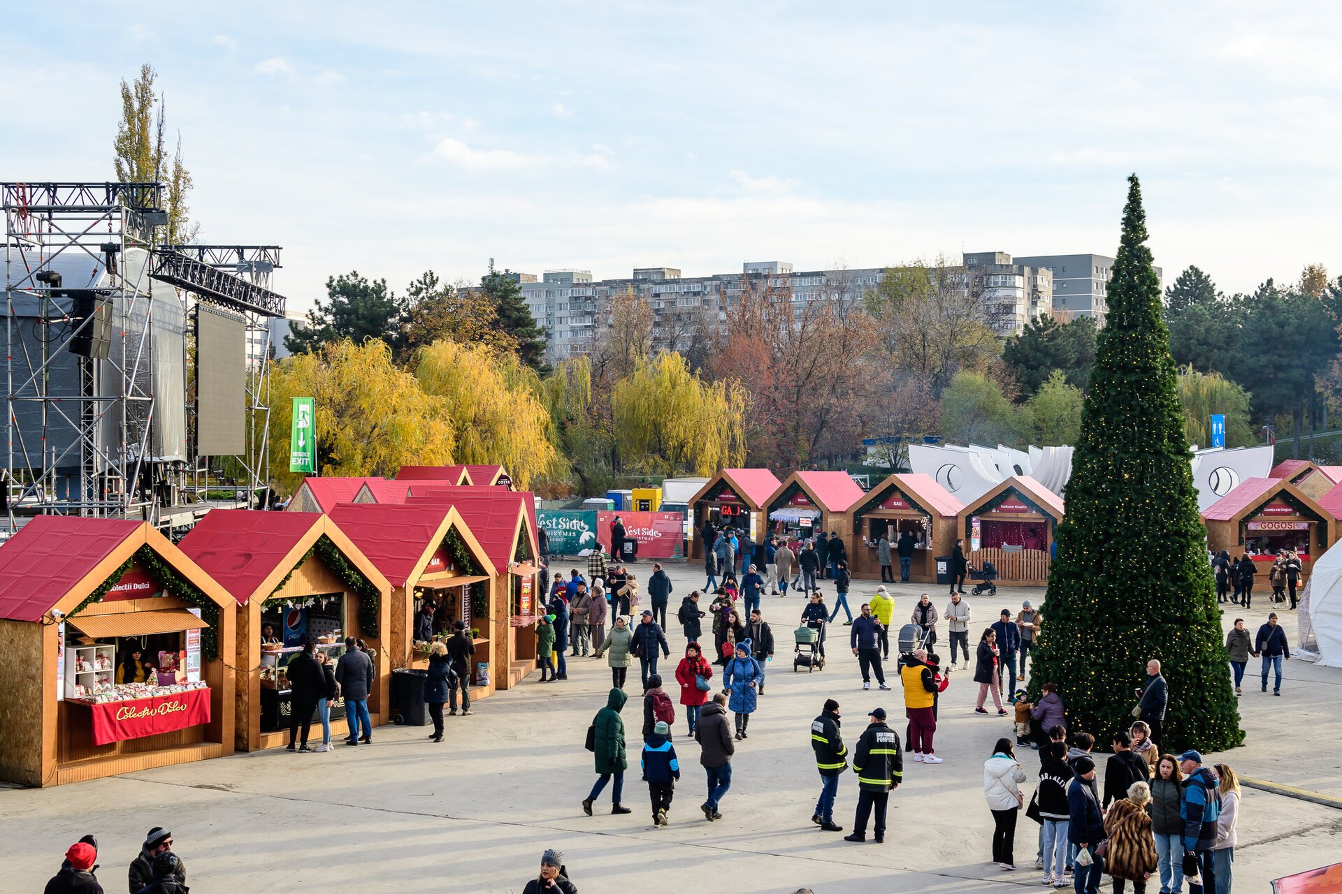 Zi caldă la un târg de iarnă din București. Foto: Cristina Ionescu