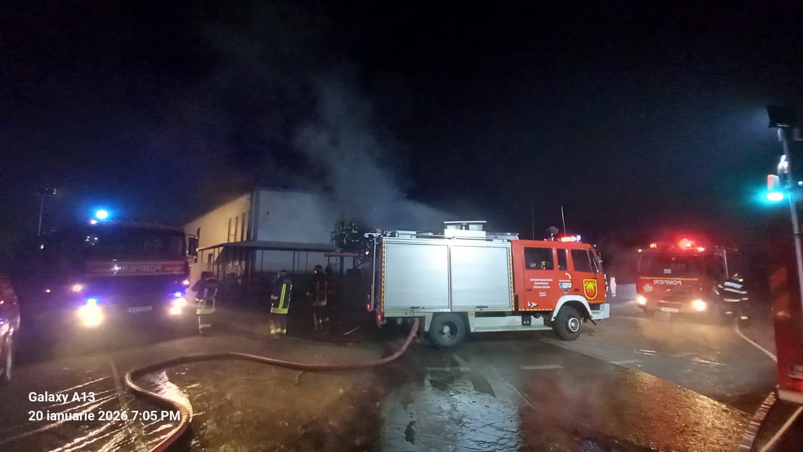 Pompier și muncitor – răniți în incendiu la abatorul din Gheorgheni, Harghita