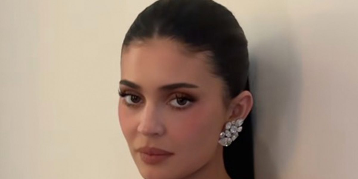 Kylie Jenner looks flawless in skintight silver gown at Golden Globes as fans rave her look is a ‘10 out of 10’