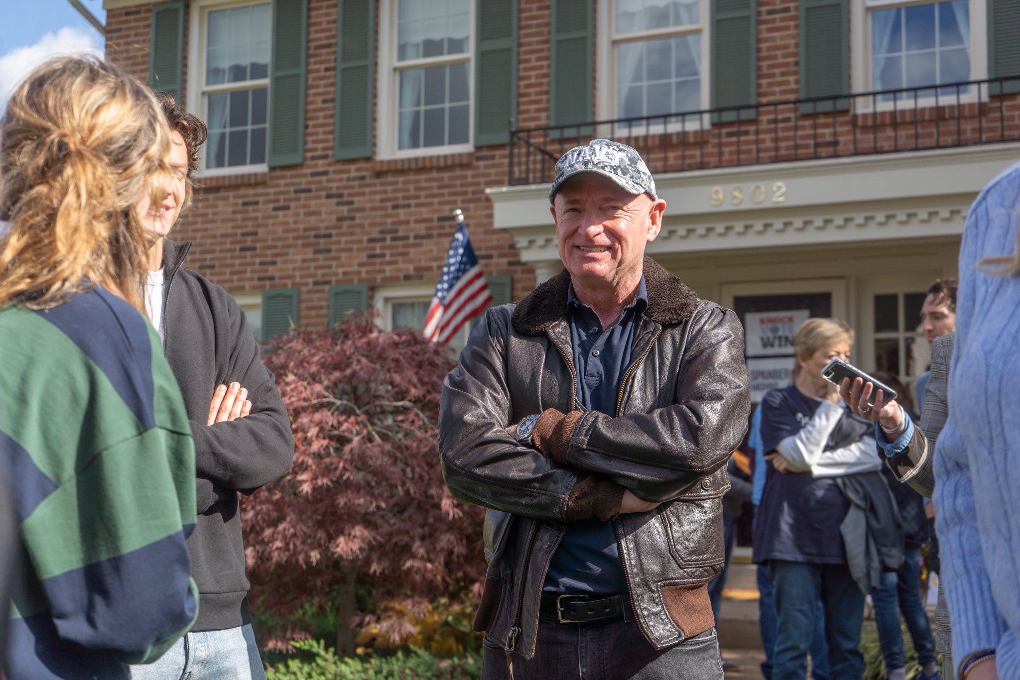 Pentagonul anunță tăierea pensiei senatorului Democrat Mark Kelly pentru îndemn la refuzul ordinelor legale