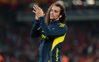 Matteo Guendouzi ayağının tozuyla sahada