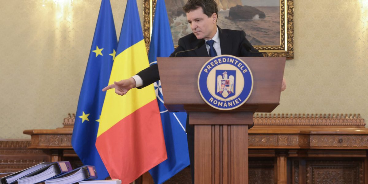 Nicusor-Dan-dosare-scaled-e1767776464404.jpg - PressHub24