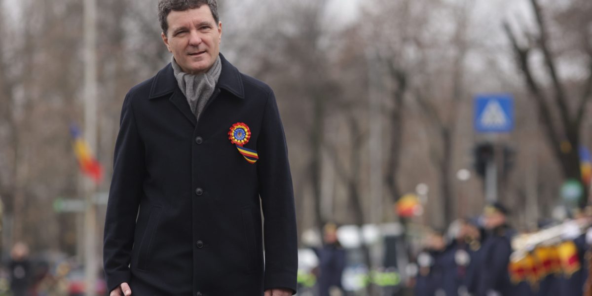 Nicusor-Dan-la-parada-militara-scaled.jpg - PressHub24