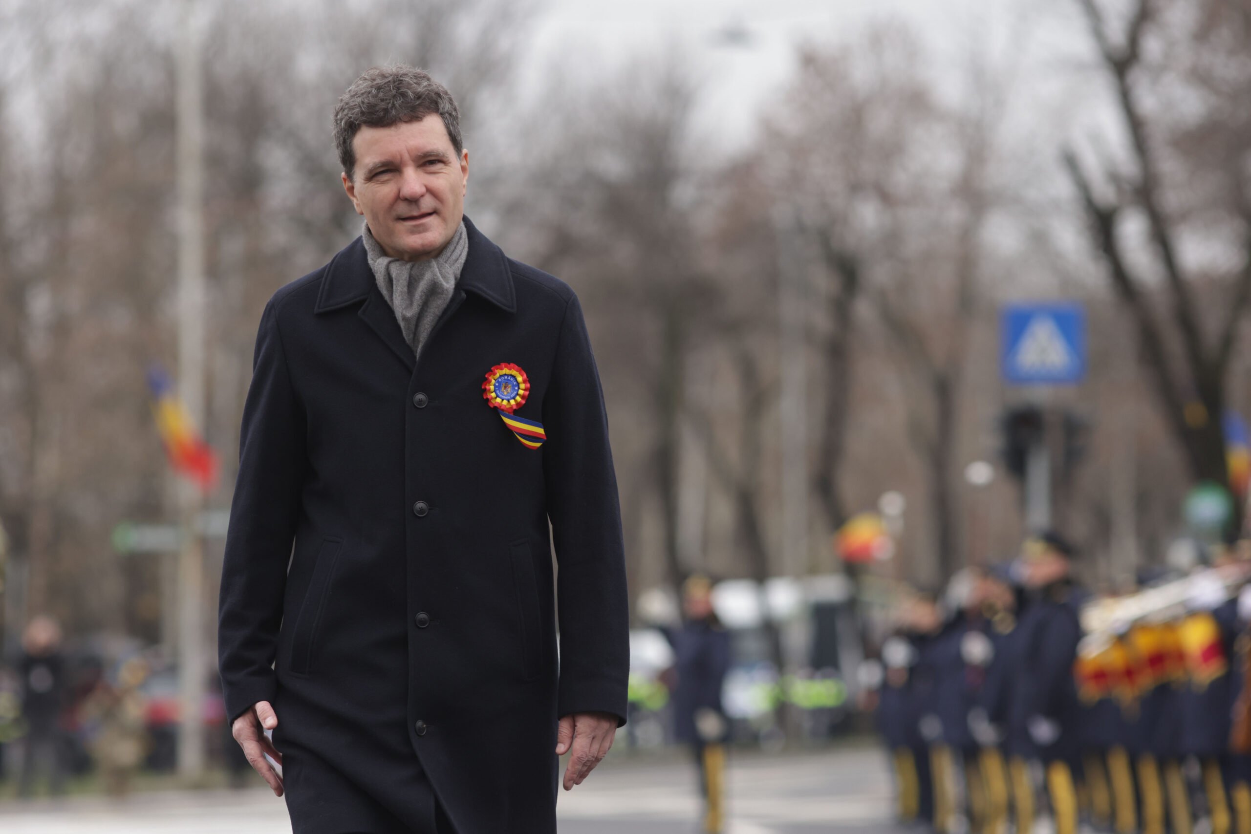 Nicușor Dan, blocat la Paris din cauza ceții, nu poate ateriza la București