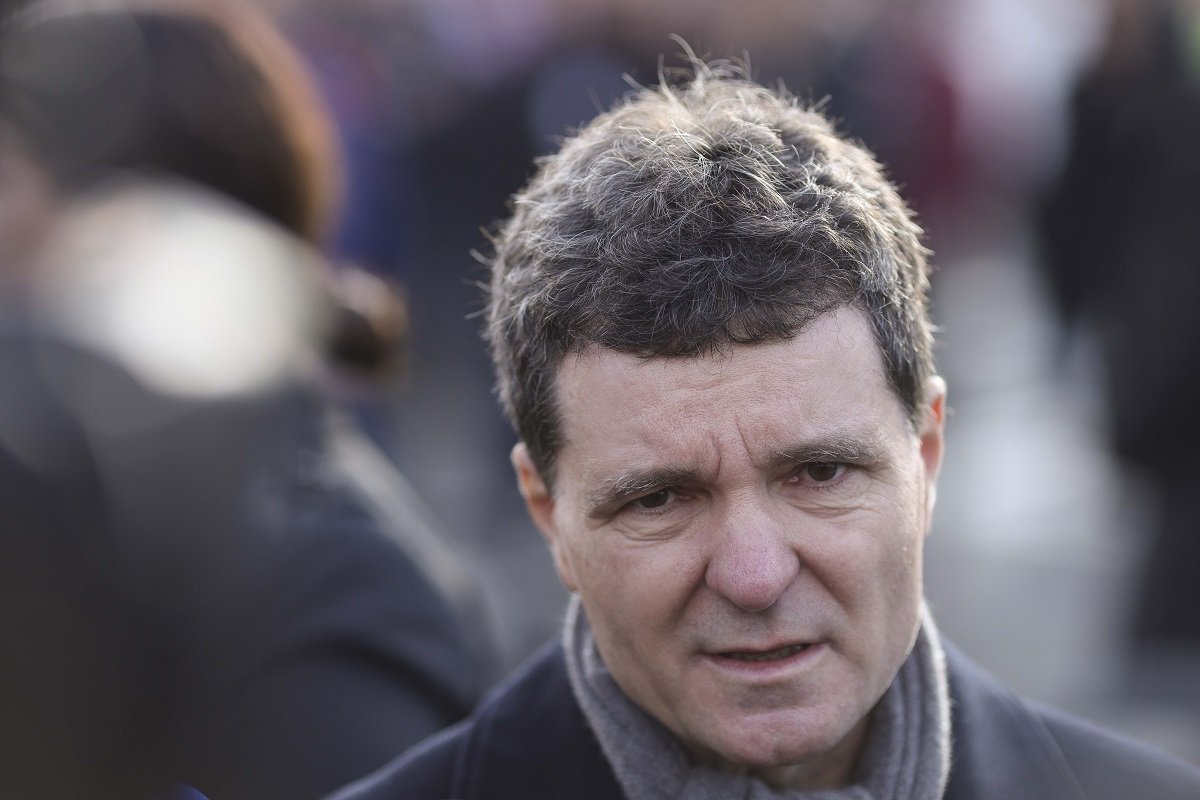 Nicușor Dan blocați la Paris