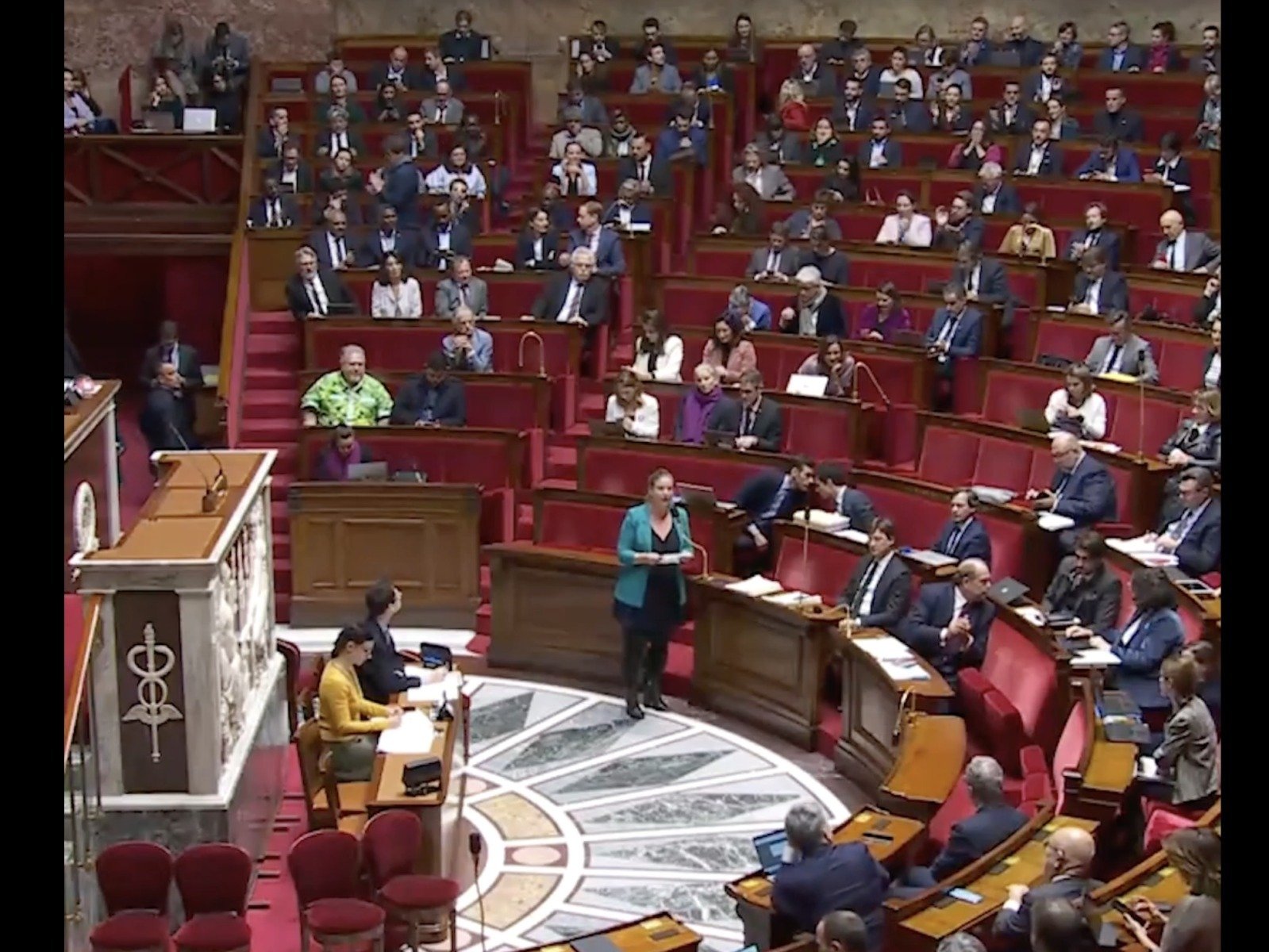 Guvernul Lecornu trece de cele două moțiuni de cenzură ale opoziției în contextul disputelor bugetare