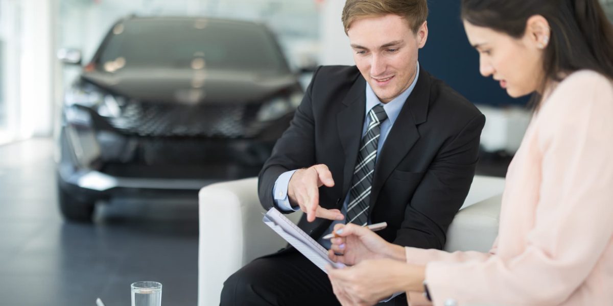 Underwater car trade-ins, debts climb: Edmunds