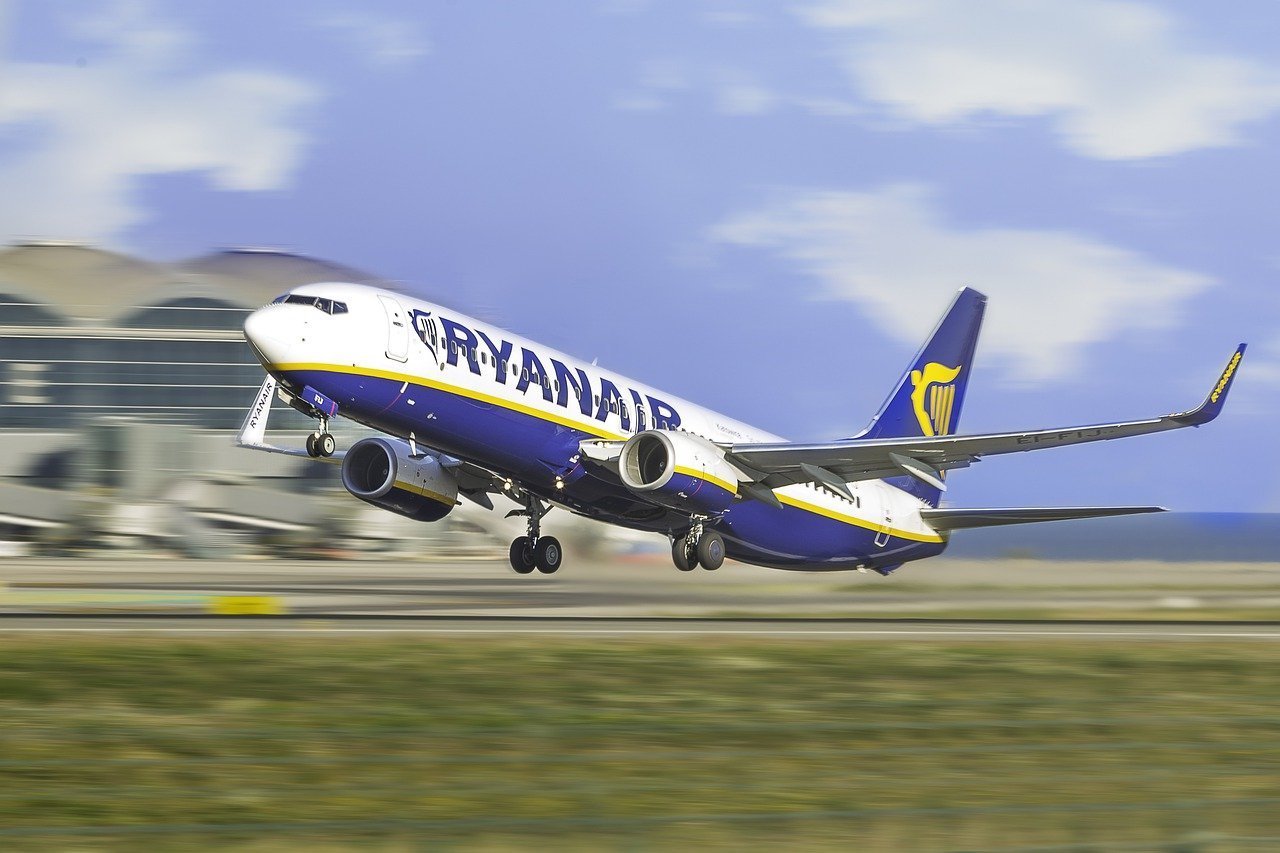 Ryanair reduce rutele din România