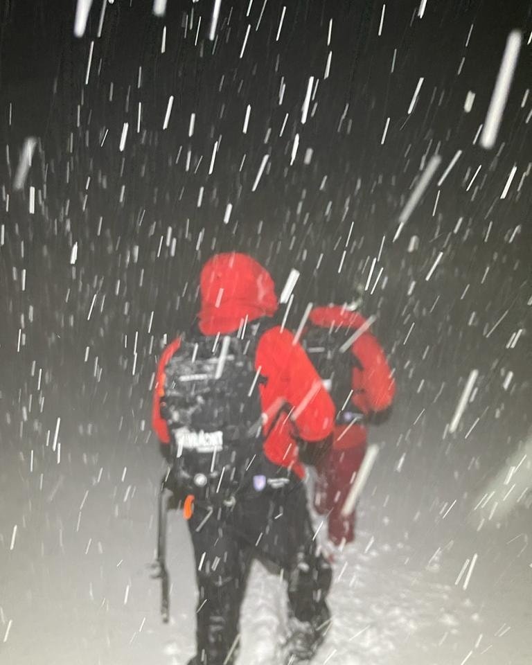 Tânăr ucrainean descoperit pe munte în Maramureș