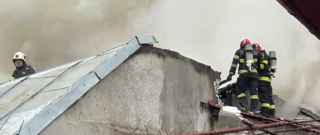 Incendiu pe strada Garoafei, București