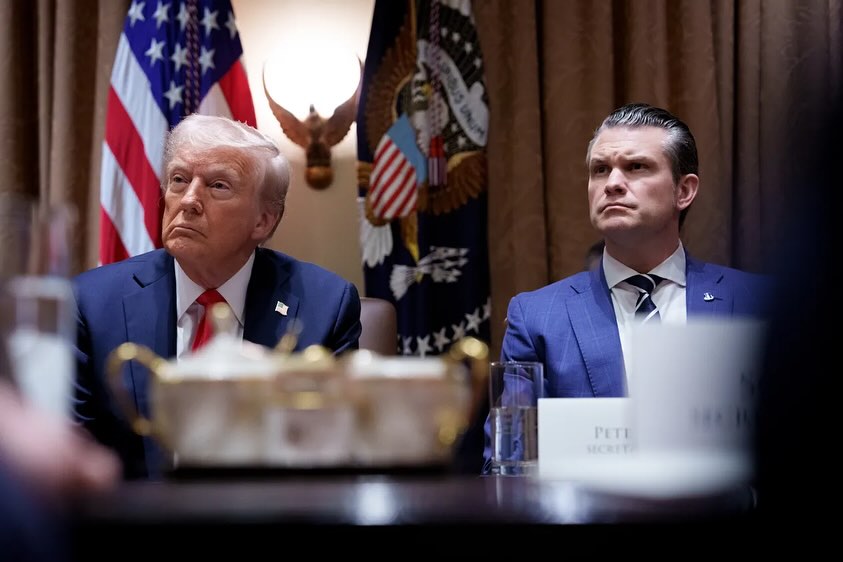 Secretarul-american-al-Apararii-Pete-Hegseth-si-presedintele-SUA-Donald-Trump.jpg - PressHub24