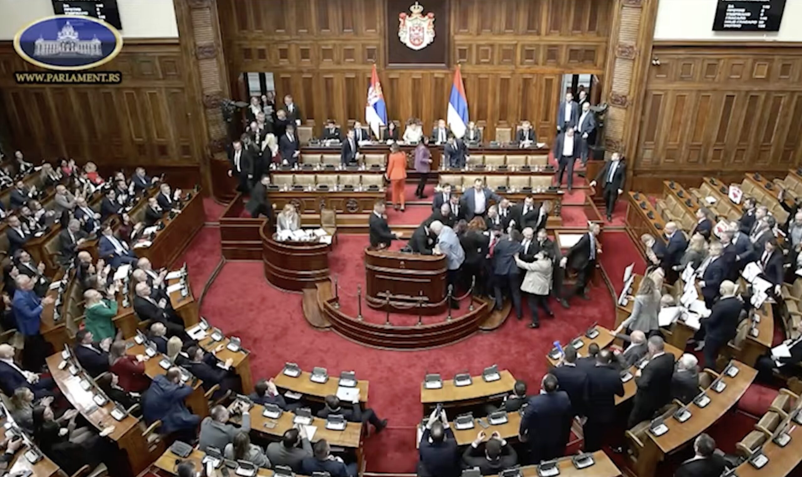 Serbia adoptă reforme judiciare contestate