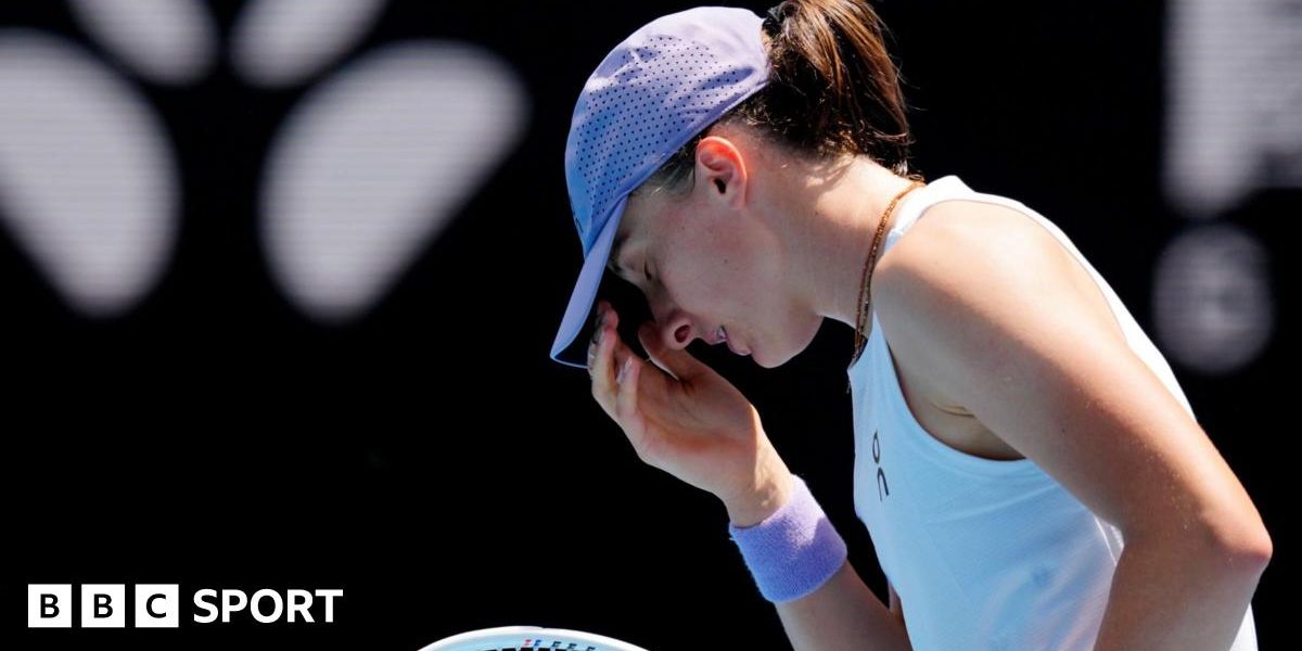 Iga Swiatek reacts to a missed point