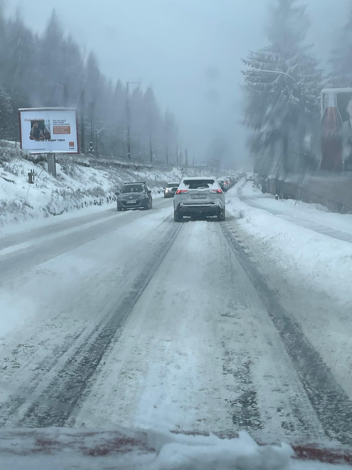 Ninsori: 4 drumuri județene blocate, 1.000 de consumatori fără energie.