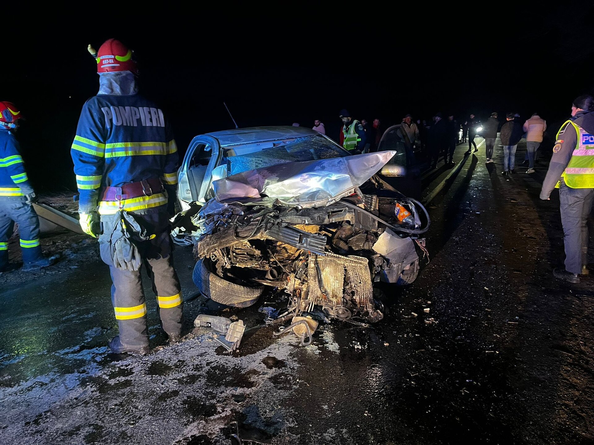 Accident pe DJ 106 între Dobârca și Poiana Sibiului, șapte persoane implicate, o victimă în stop cardio-respirator, Plan Roșu de intervenție activat