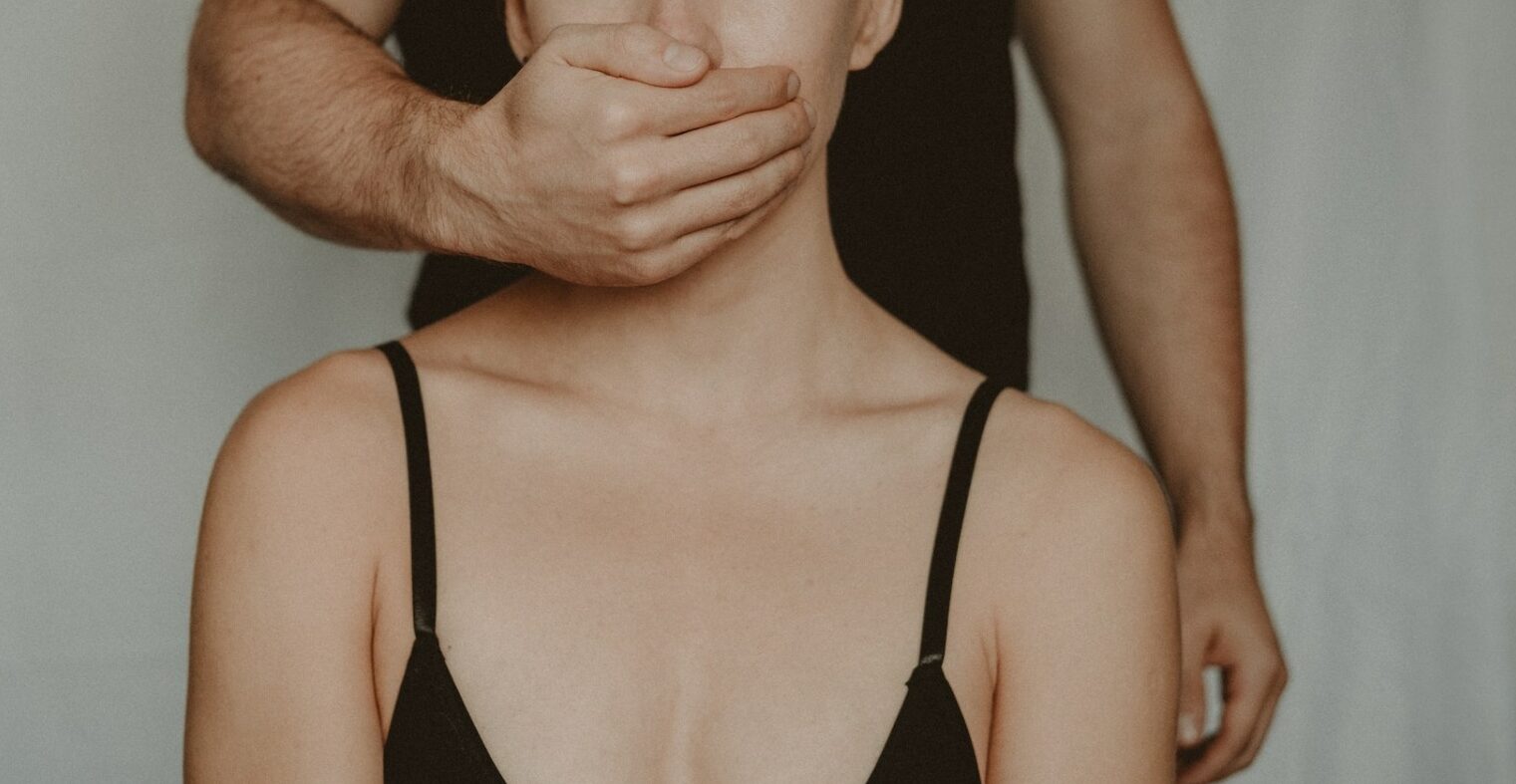 Bărbat din Ocna Mureș condamnat la 27 de ani pentru violuri multiple