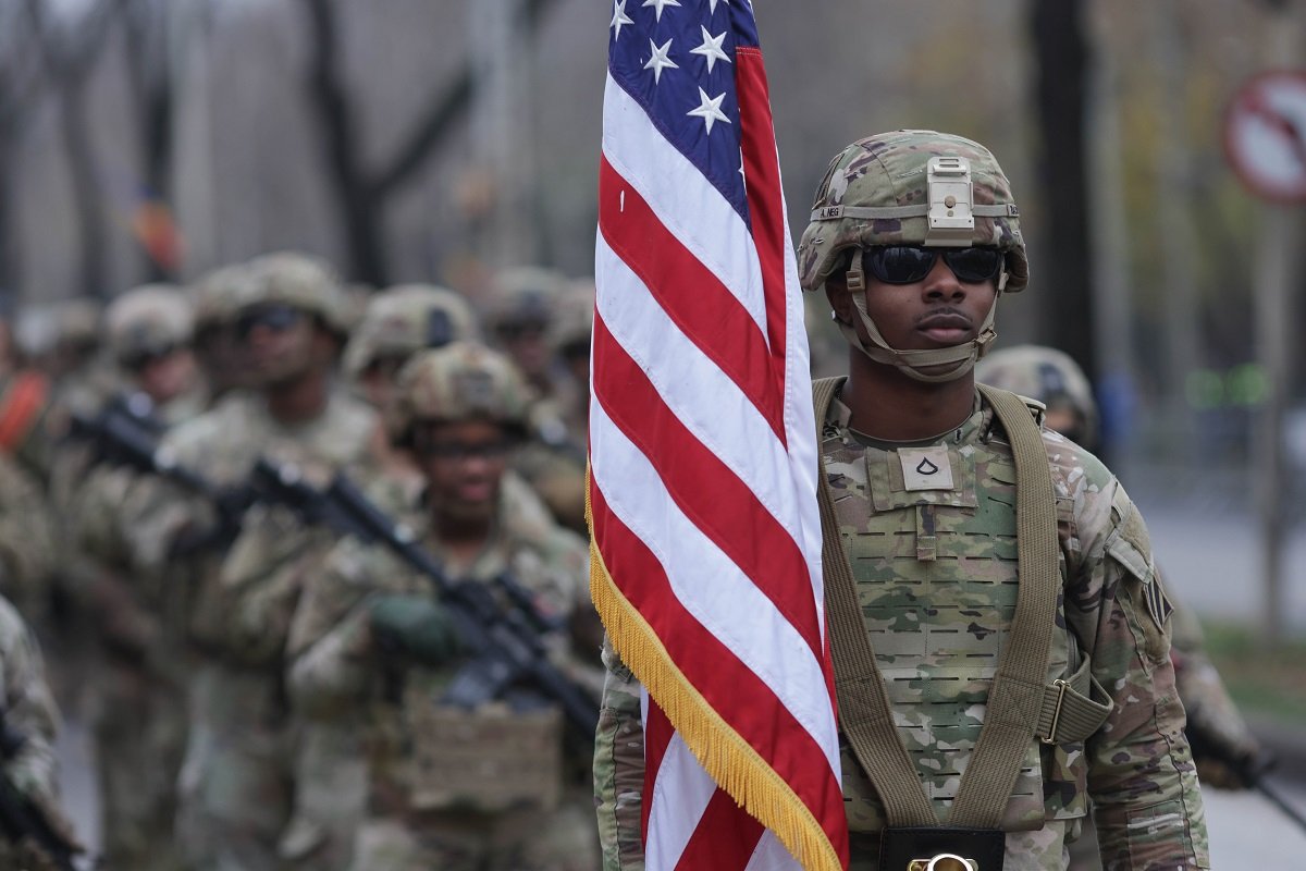 Trump solicită majorarea cheltuielilor militare la 1,5 trilioane dolari.