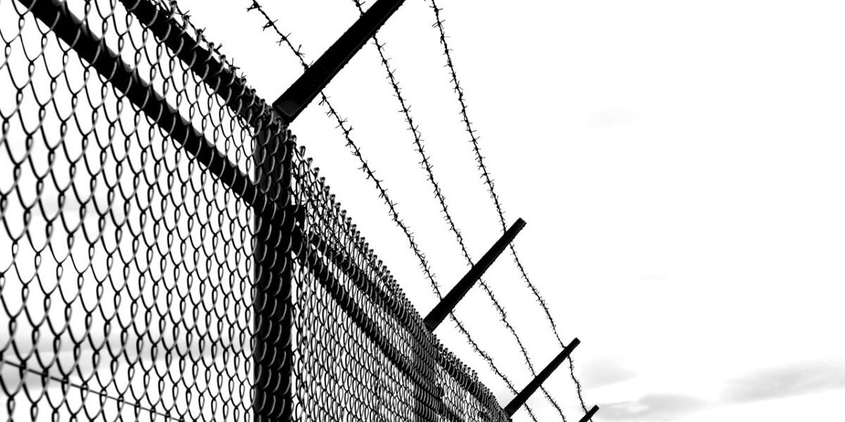 barbed-wire-g01ed0ce60_1280-e1673949380464.jpg - PressHub24
