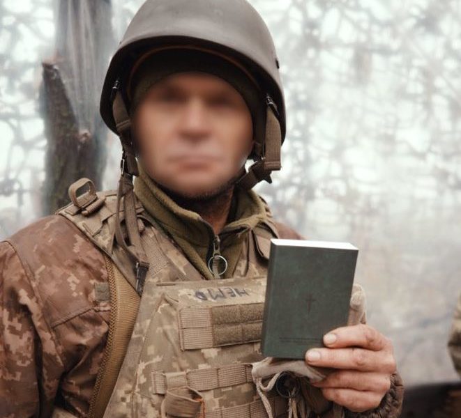 biblie-impermeabila-front-ucraina1-hgy5.jpg - PressHub24