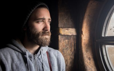 casa-barbat-fereastra.jpg - PressHub24