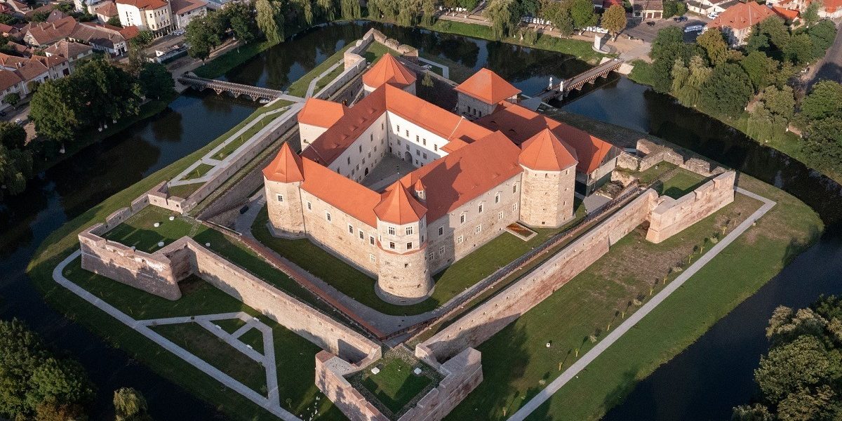 cetatea-fagaras.jpg - PressHub24