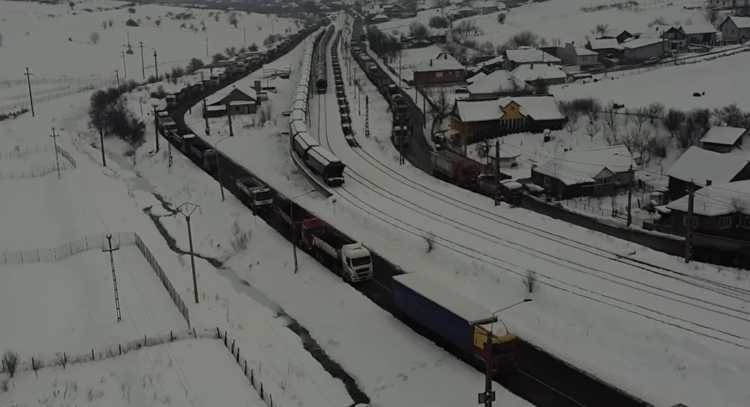 Coadă de camioane la Salina Dej, vânzări record de sare: 5.500 de tone într-o zi