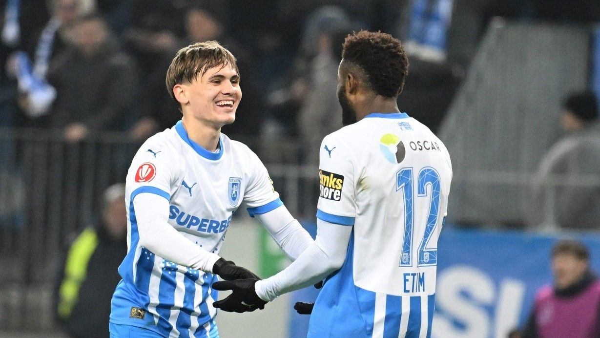 Universitatea Craiova învinge Petrolul Ploiești cu 4-0 și devine lideră în Superligă