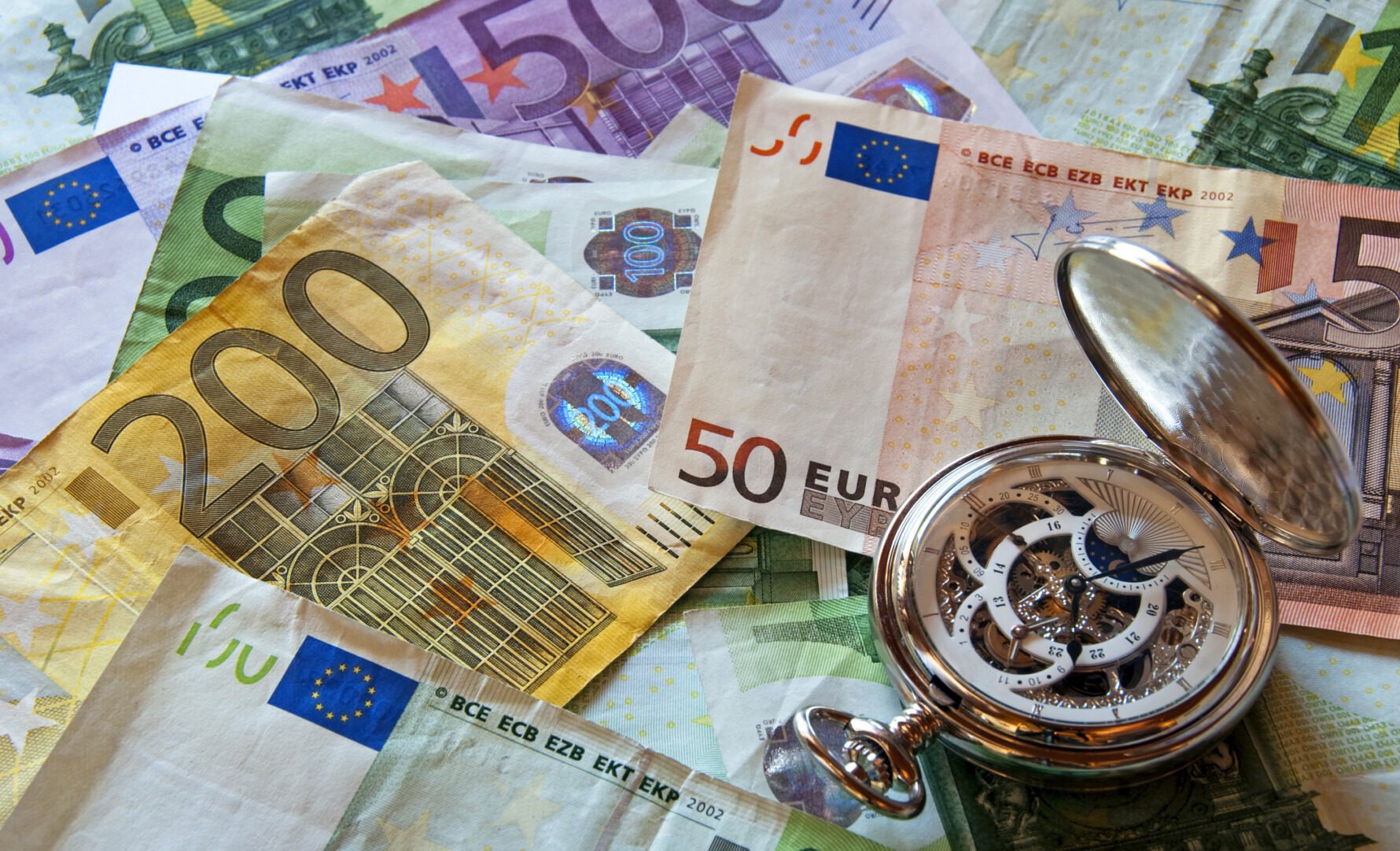 Obligațiunile de stat din zona euro cresc, prețurile petrolului scad