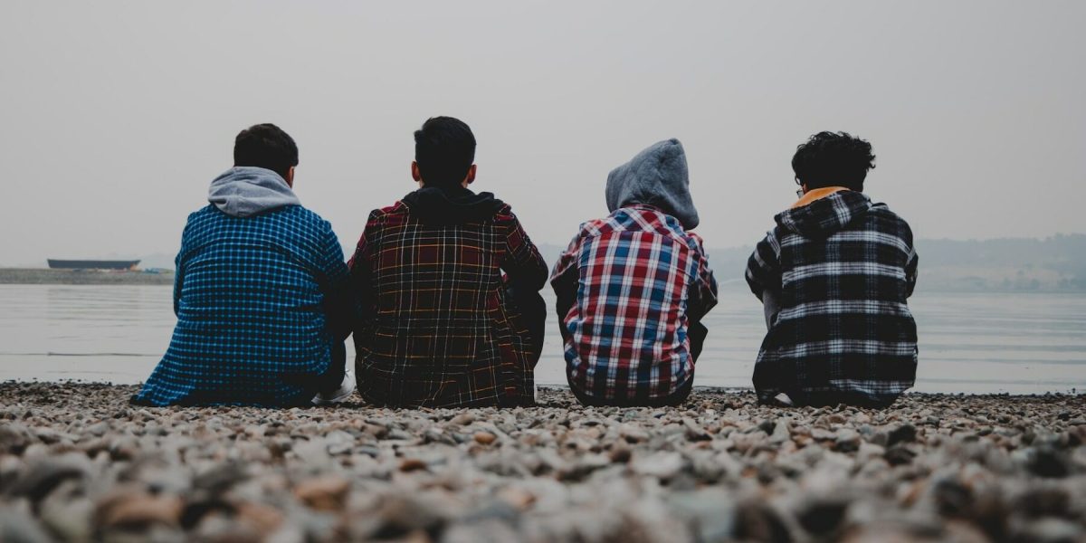 droguri-in-scoli-liceeni-scolari-adolescenti-pe-plaja-tineri-timp-liber-e1683698314858.jpg - PressHub24