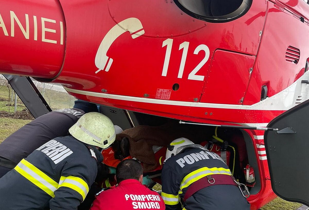 Fată de 14 ani a murit în accident în Brașov; șase copii în mașină, elicopter SMURD chemat