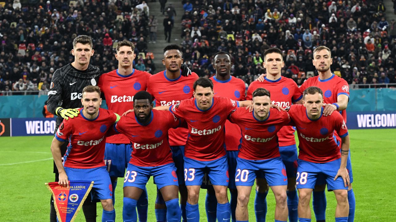 FCSB efectuează două schimbări la pauză în meciul cu Fenerbahce