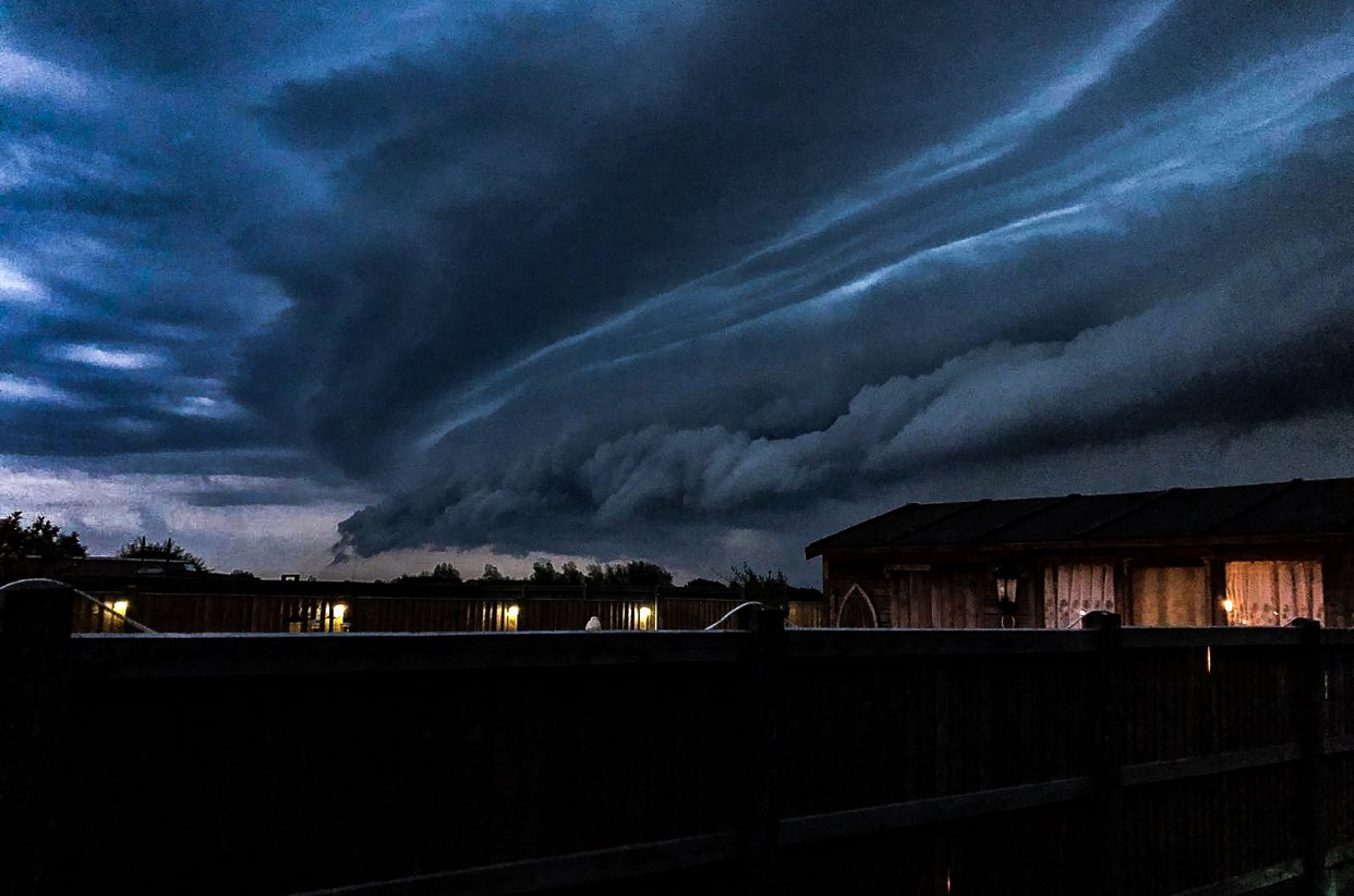 Peste 9.000 de consumatori din Alba fără electricitate, 36 de echipe intervenționează