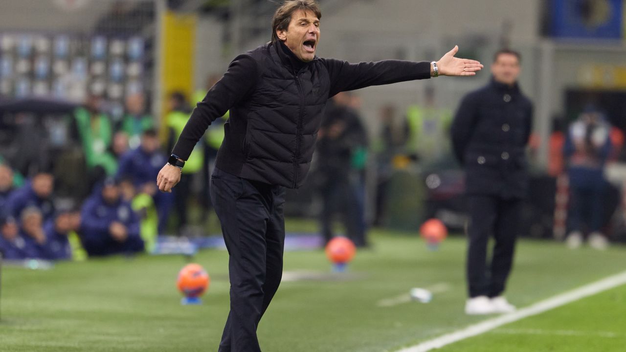 Antonio Conte, eliminat în meciul Inter Milano – Napoli, protestează față de VAR
