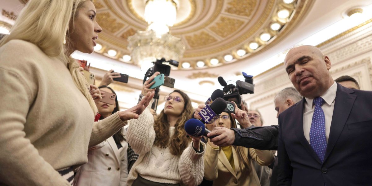 ilie-bolojan-cristina-tabarta-protest-functionari-parlament.jpg - PressHub24