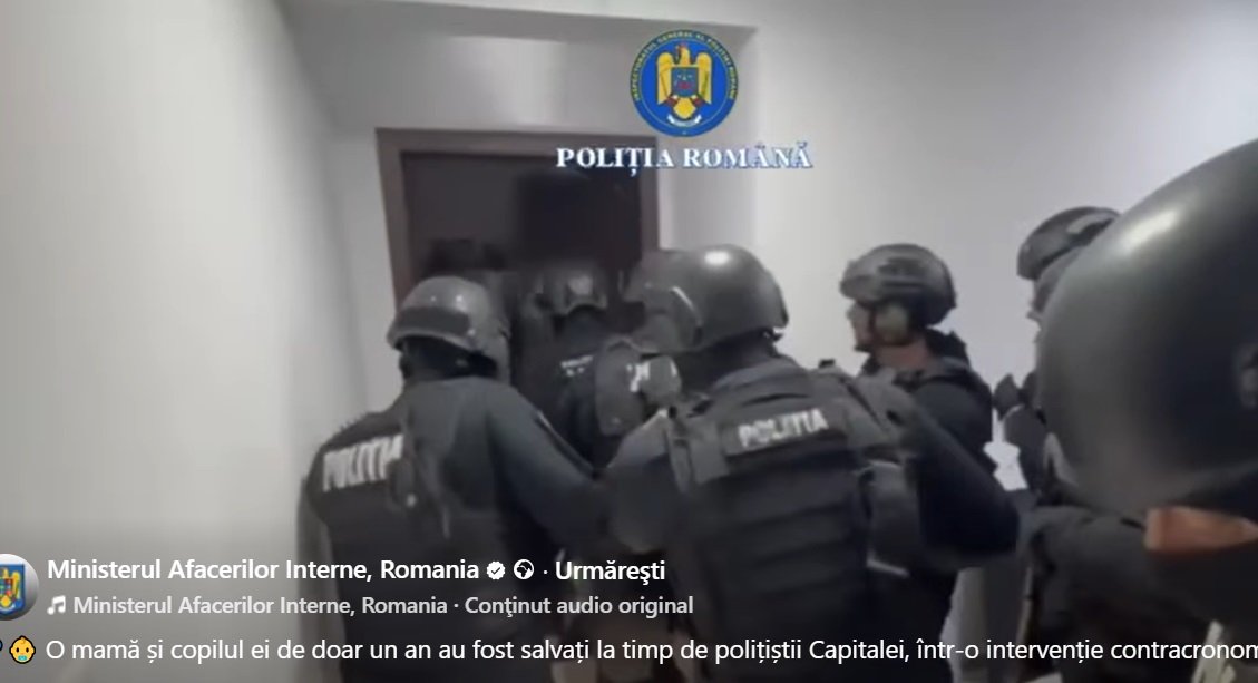 Polițiști salvează mamă amenințată cu cuțitul