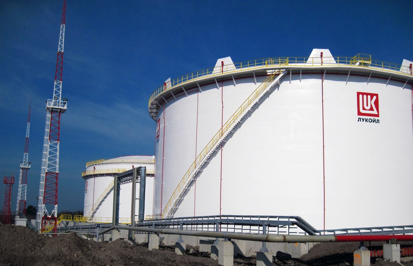 Companii americane vizează activele internaționale Lukoil