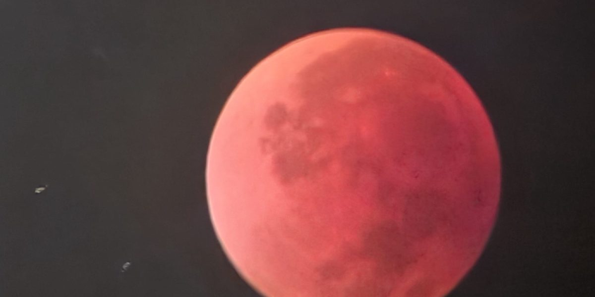 luna-sangerieeclipsa-3.jpeg - PressHub24