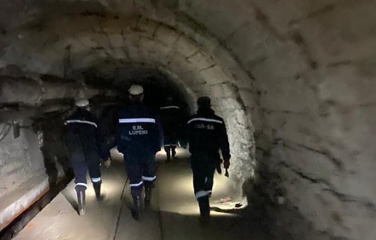 Minerele din Valea Jiului rămân în suspensie din cauza lipsei personalului calificat